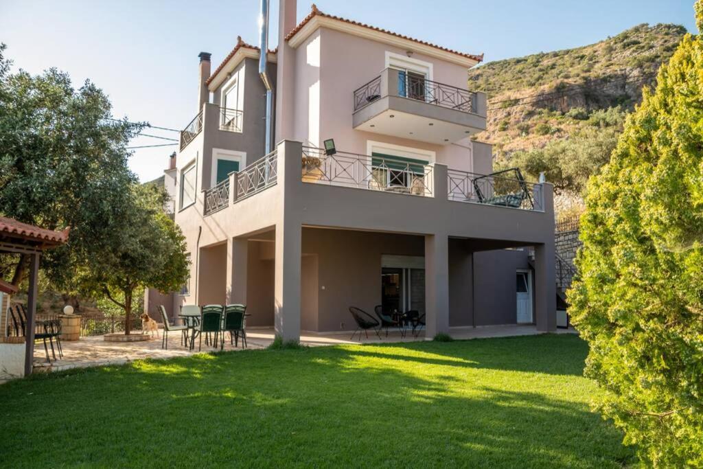 Akrivi'S House In Kalamata Exterior foto