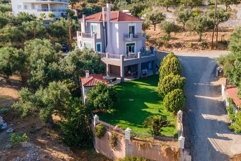 Akrivi'S House In Kalamata Exterior foto